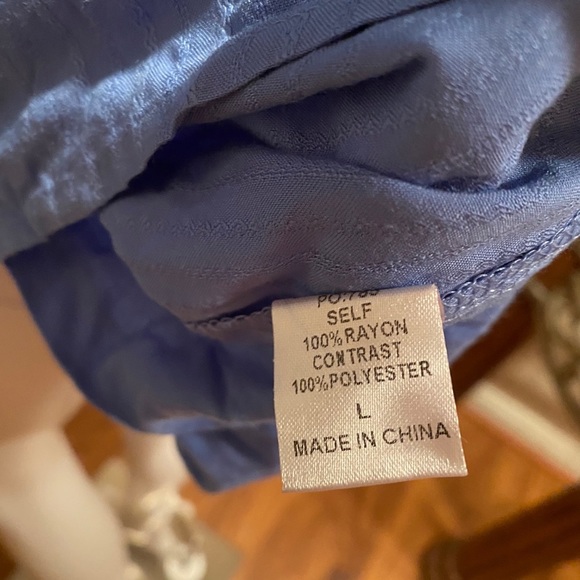 V neck button down crochet detail blouse. - Picture 5 of 5